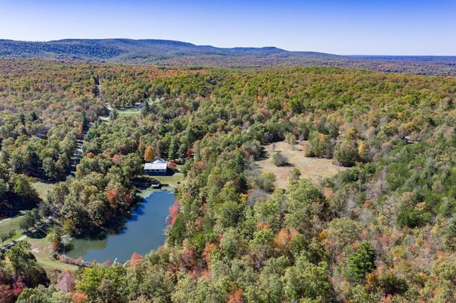 1101 Tom Davidson Rd, Crab Orchard, TN 37723