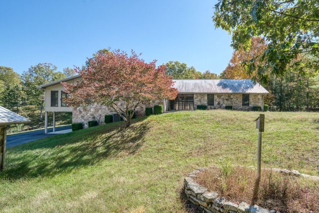 1101 Tom Davidson Rd, Crab Orchard, TN 37723