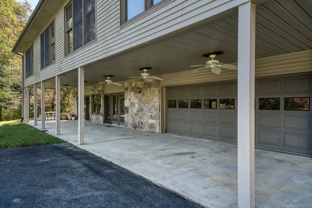 1101 Tom Davidson Rd, Crab Orchard, TN 37723