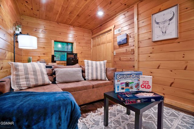704 Forest Drive, Pigeon Forge, TN 37863