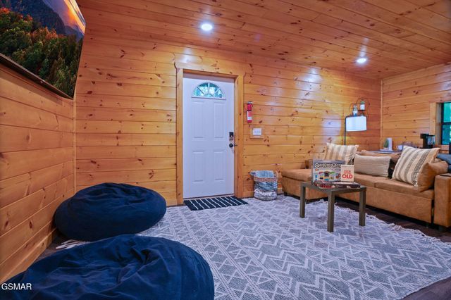 704 Forest Drive, Pigeon Forge, TN 37863