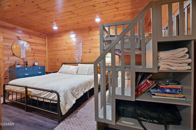 704 Forest Drive, Pigeon Forge, TN 37863