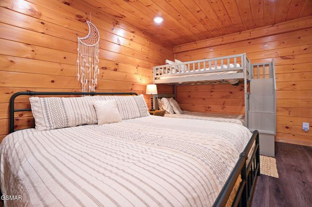 704 Forest Drive, Pigeon Forge, TN 37863