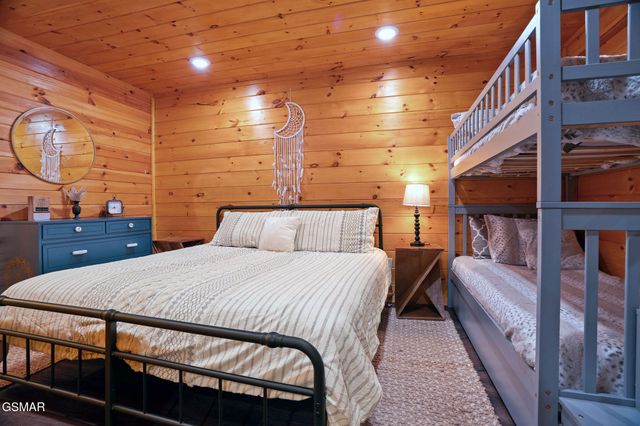 704 Forest Drive, Pigeon Forge, TN 37863