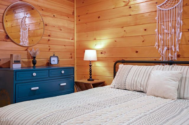 704 Forest Drive, Pigeon Forge, TN 37863