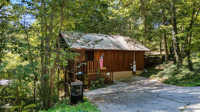 704 Forest Drive, Pigeon Forge, TN 37863