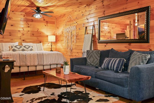 704 Forest Drive, Pigeon Forge, TN 37863