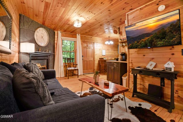704 Forest Drive, Pigeon Forge, TN 37863