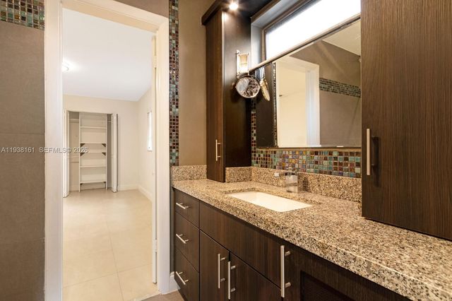 8460 Menteith Ter, Miami Lakes, FL 33016