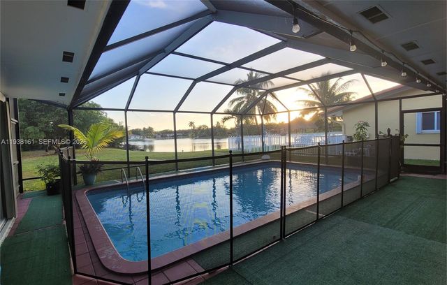 8460 Menteith Ter, Miami Lakes, FL 33016