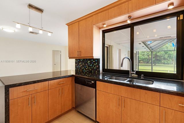 8460 Menteith Ter, Miami Lakes, FL 33016