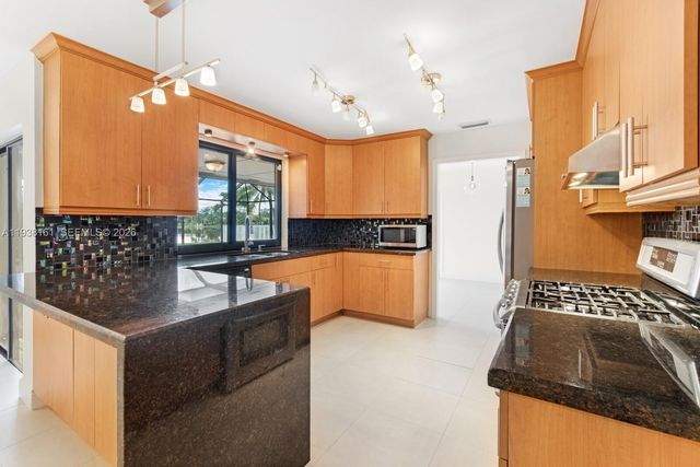 8460 Menteith Ter, Miami Lakes, FL 33016