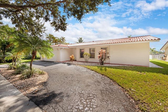 8460 Menteith Ter, Miami Lakes, FL 33016