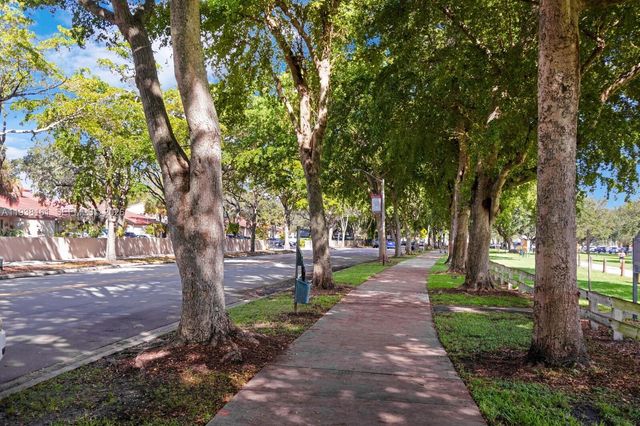 8460 Menteith Ter, Miami Lakes, FL 33016