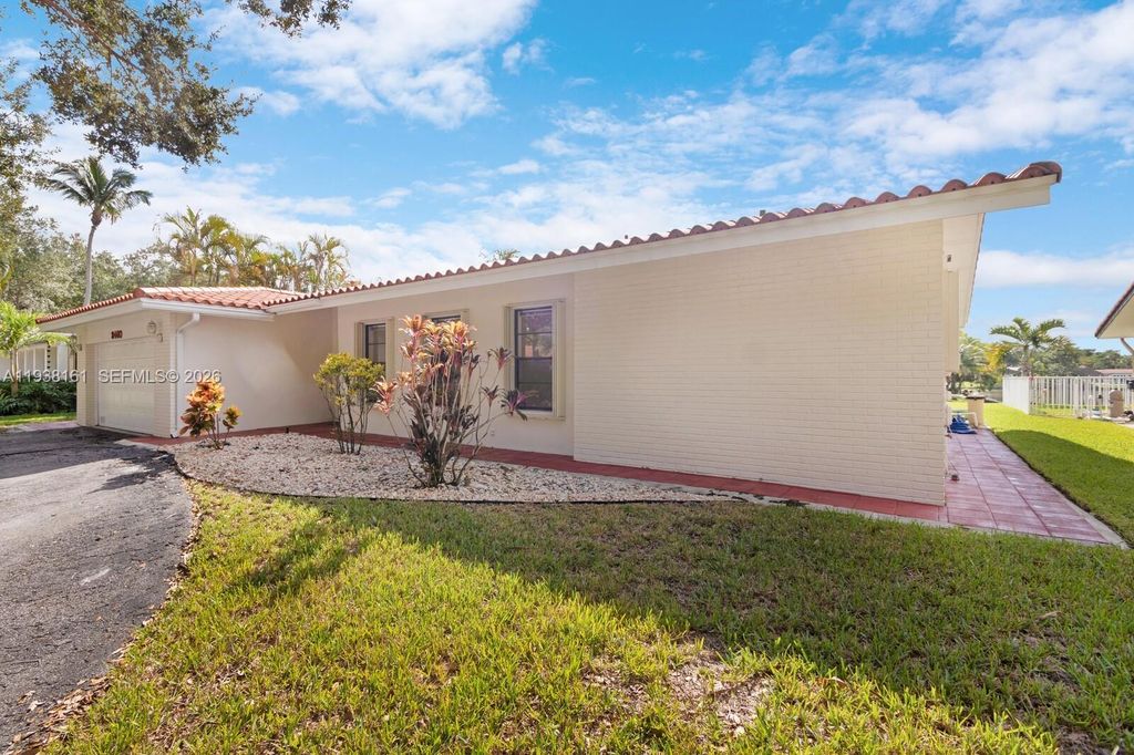 8460 Menteith Ter, Miami Lakes, FL 33016