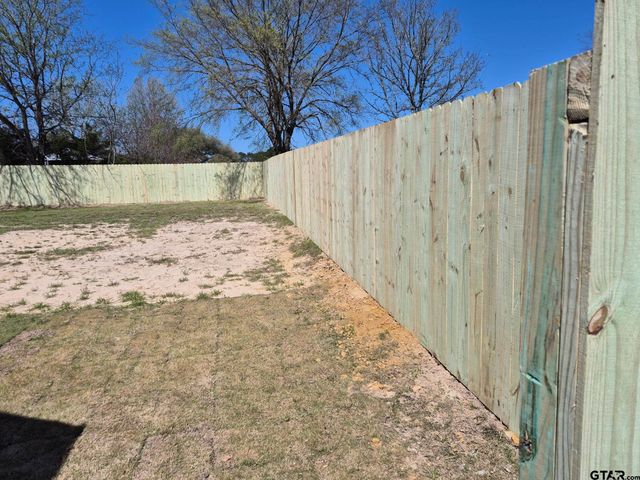 105 W Teal Dr, Troup, TX 75789