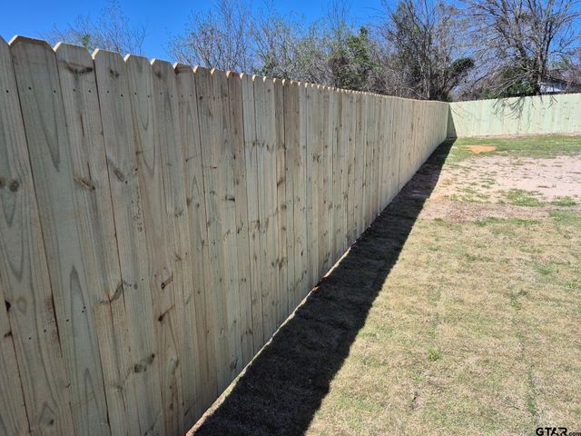 105 W Teal Dr, Troup, TX 75789