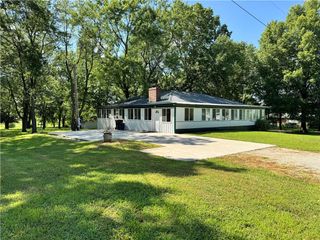 170 NE 1011 Road, Knob Noster, MO 65336