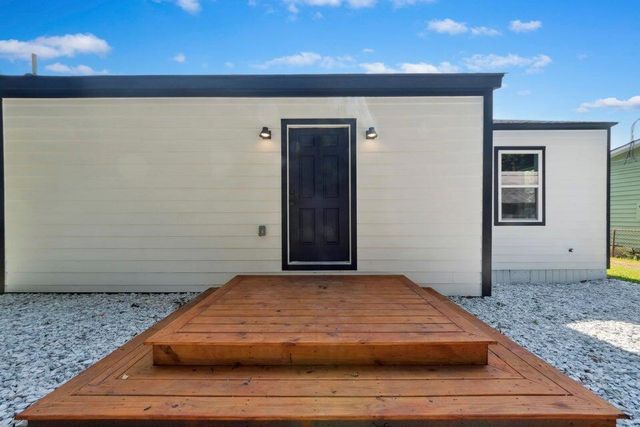 2136 Commander Road, North Charleston, SC 29405