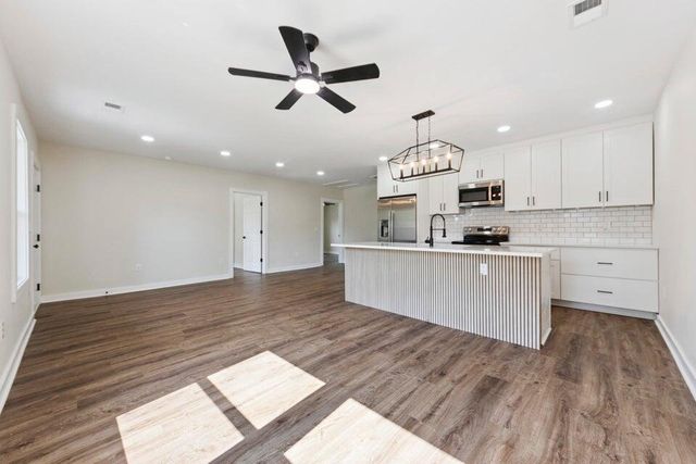 2136 Commander Road, North Charleston, SC 29405