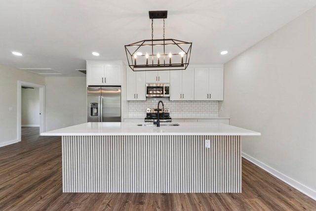 2136 Commander Road, North Charleston, SC 29405