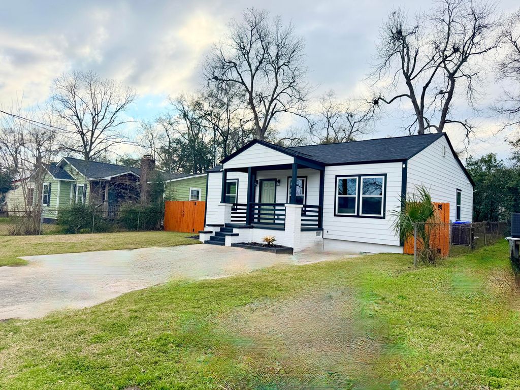 Image 1 of property listing at 2136 Commander Road, North Charleston, SC 29405