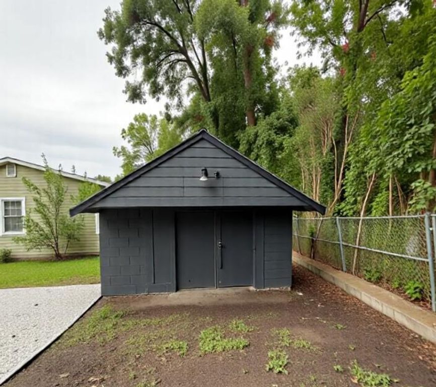 Image 18 of property listing at 2136 Commander Road, North Charleston, SC 29405