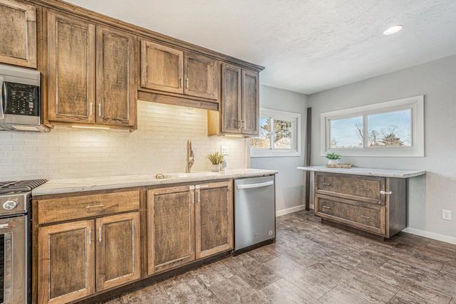 1202 S PEARL STREET, New London, WI 54961