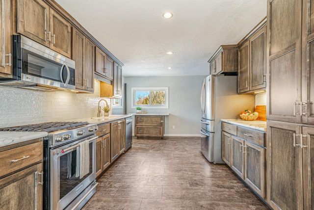 1202 S PEARL STREET, New London, WI 54961