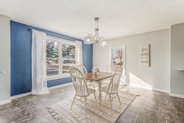 1202 S PEARL STREET, New London, WI 54961