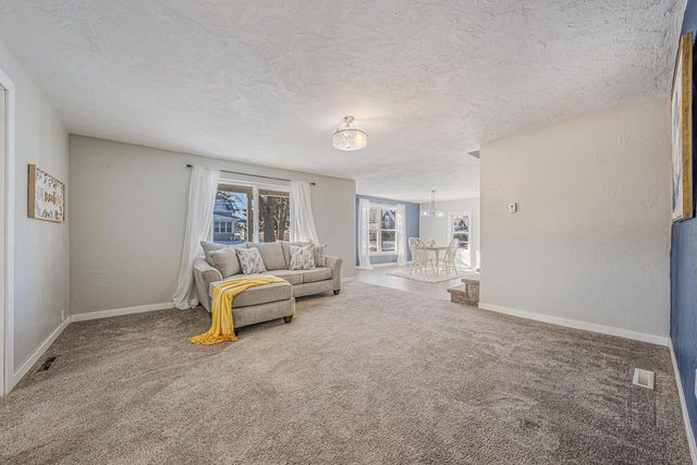 1202 S PEARL STREET, New London, WI 54961