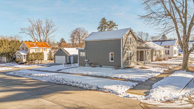 1202 S PEARL STREET, New London, WI 54961