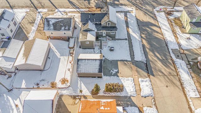 1202 S PEARL STREET, New London, WI 54961