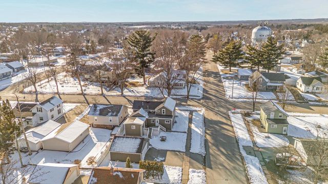 1202 S PEARL STREET, New London, WI 54961