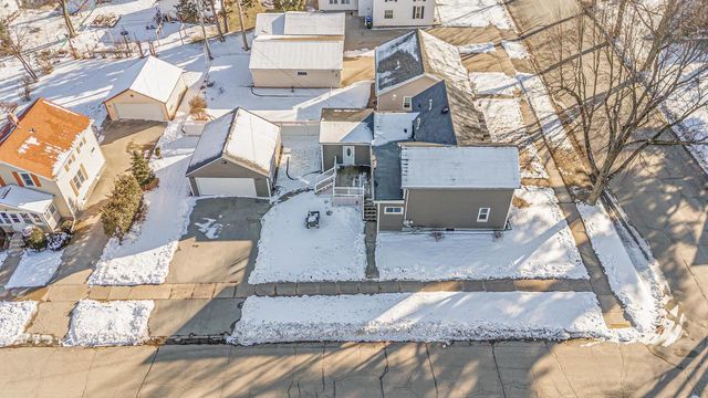 1202 S PEARL STREET, New London, WI 54961