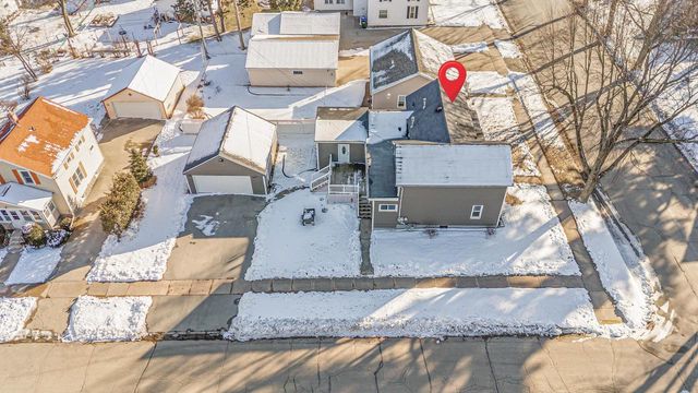 1202 S PEARL STREET, New London, WI 54961
