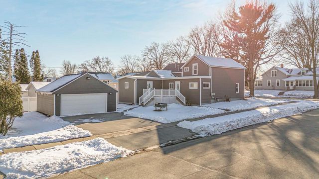 1202 S PEARL STREET, New London, WI 54961