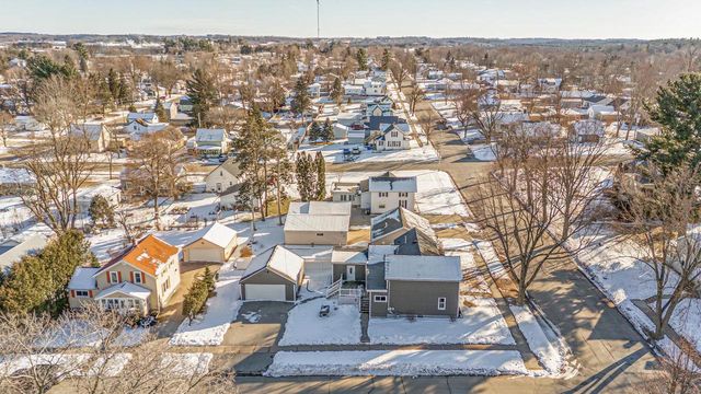 1202 S PEARL STREET, New London, WI 54961