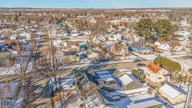 1202 S PEARL STREET, New London, WI 54961