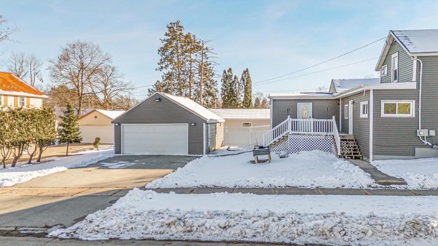 1202 S PEARL STREET, New London, WI 54961