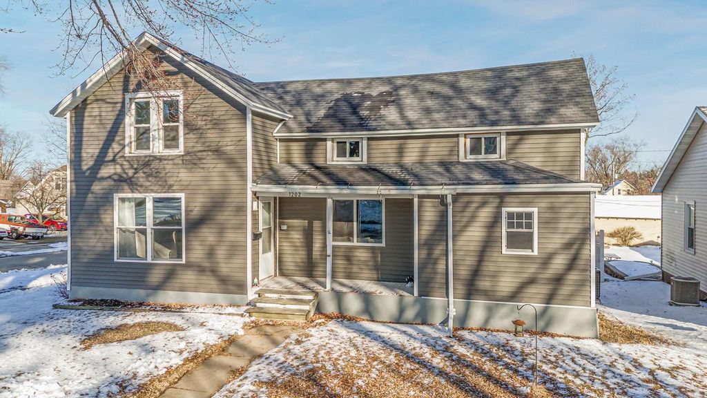 1202 S PEARL STREET, New London, WI 54961