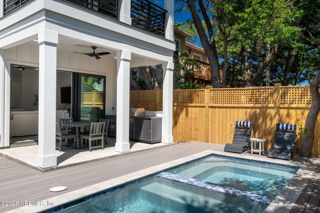 628 LOWER 8TH Avenue S, Jacksonville Beach, FL 32250