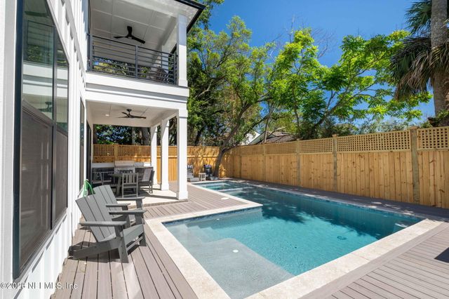 628 LOWER 8TH Avenue S, Jacksonville Beach, FL 32250