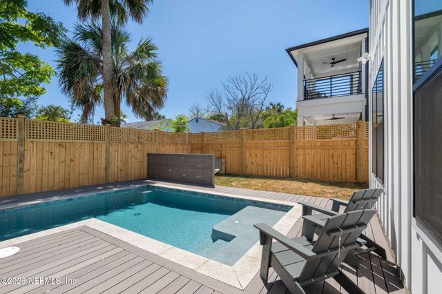 628 LOWER 8TH Avenue S, Jacksonville Beach, FL 32250