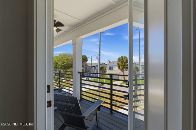 628 LOWER 8TH Avenue S, Jacksonville Beach, FL 32250