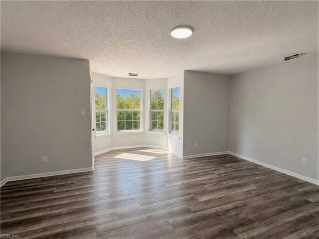 211 Misty Ridge LN, Suffolk, VA 23434