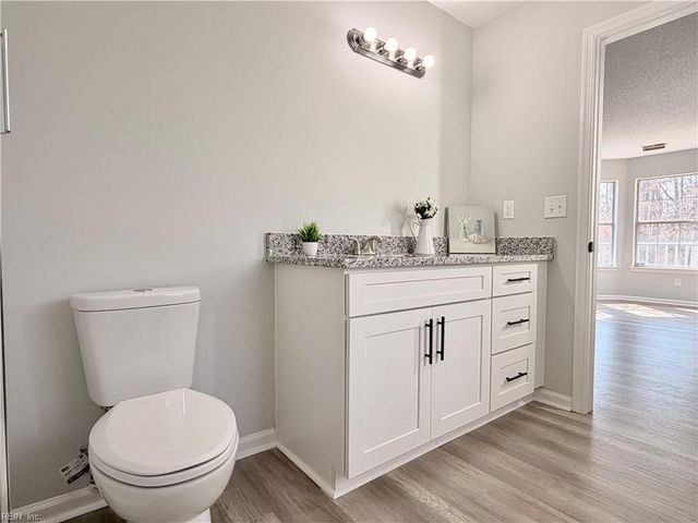 211 Misty Ridge LN, Suffolk, VA 23434