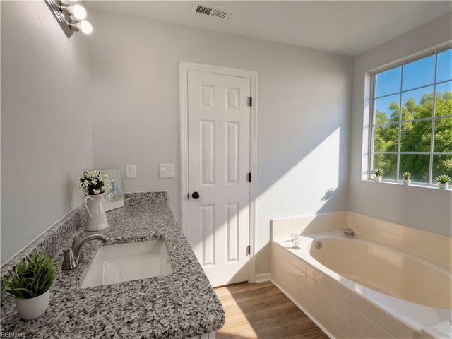 211 Misty Ridge LN, Suffolk, VA 23434