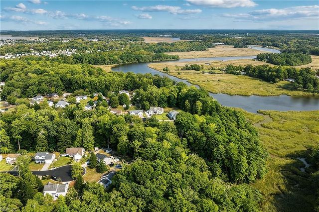 211 Misty Ridge LN, Suffolk, VA 23434