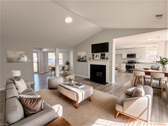 211 Misty Ridge LN, Suffolk, VA 23434